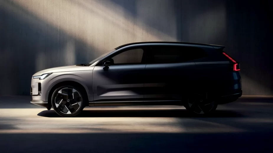 Volvo XC70 2025 - lateral