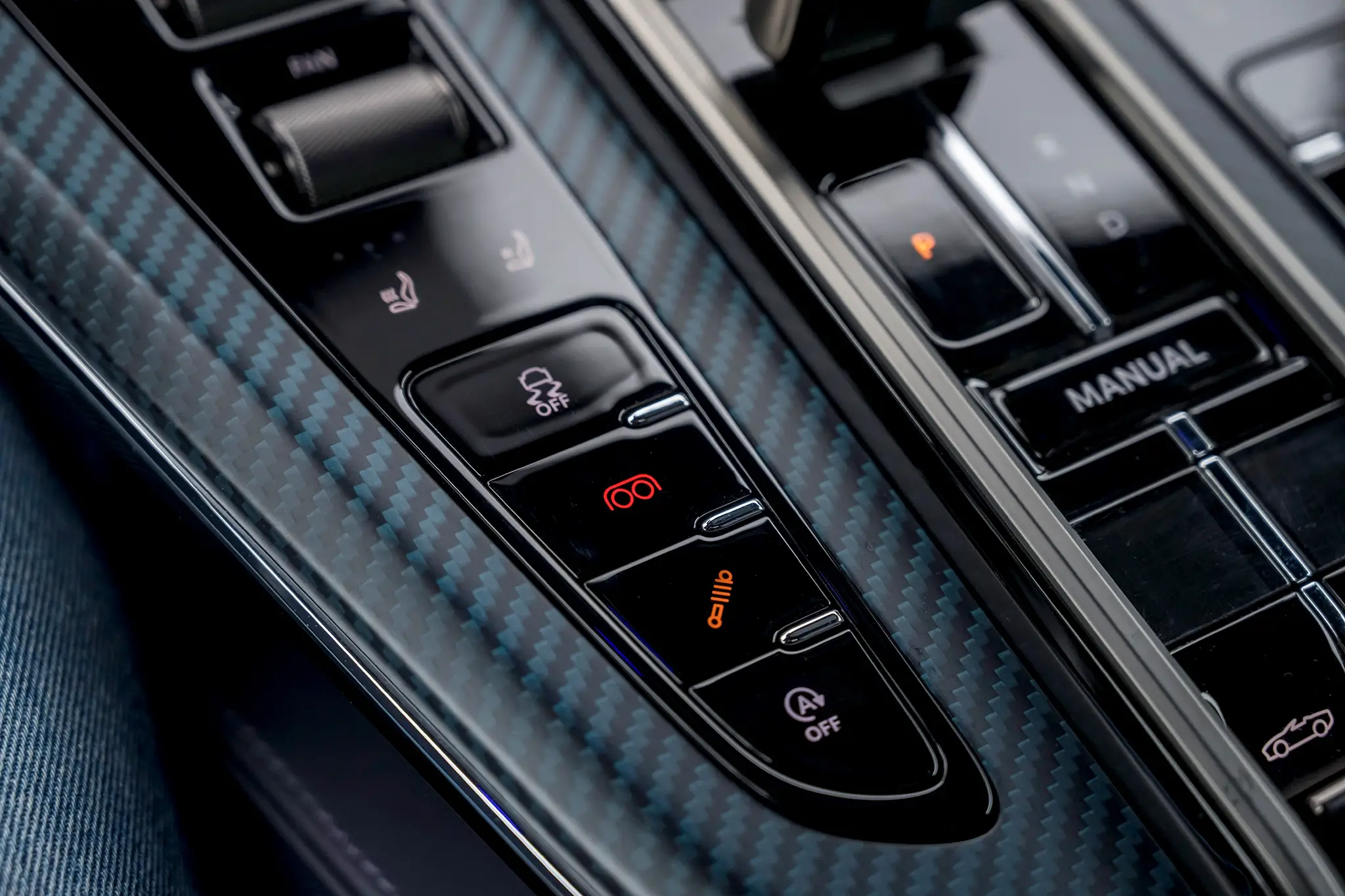 Aston Martin Vantage Roadster - consola central