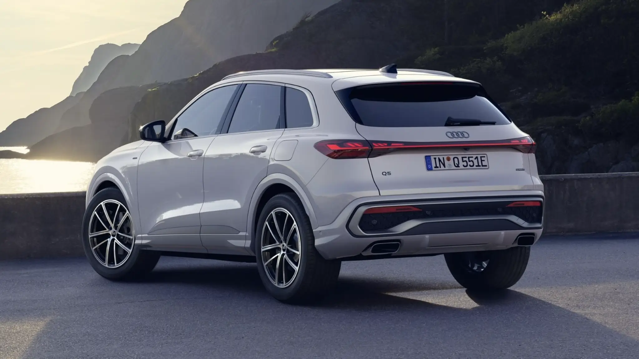 Traseira 3/4 do Audi Q5 e-hybrid