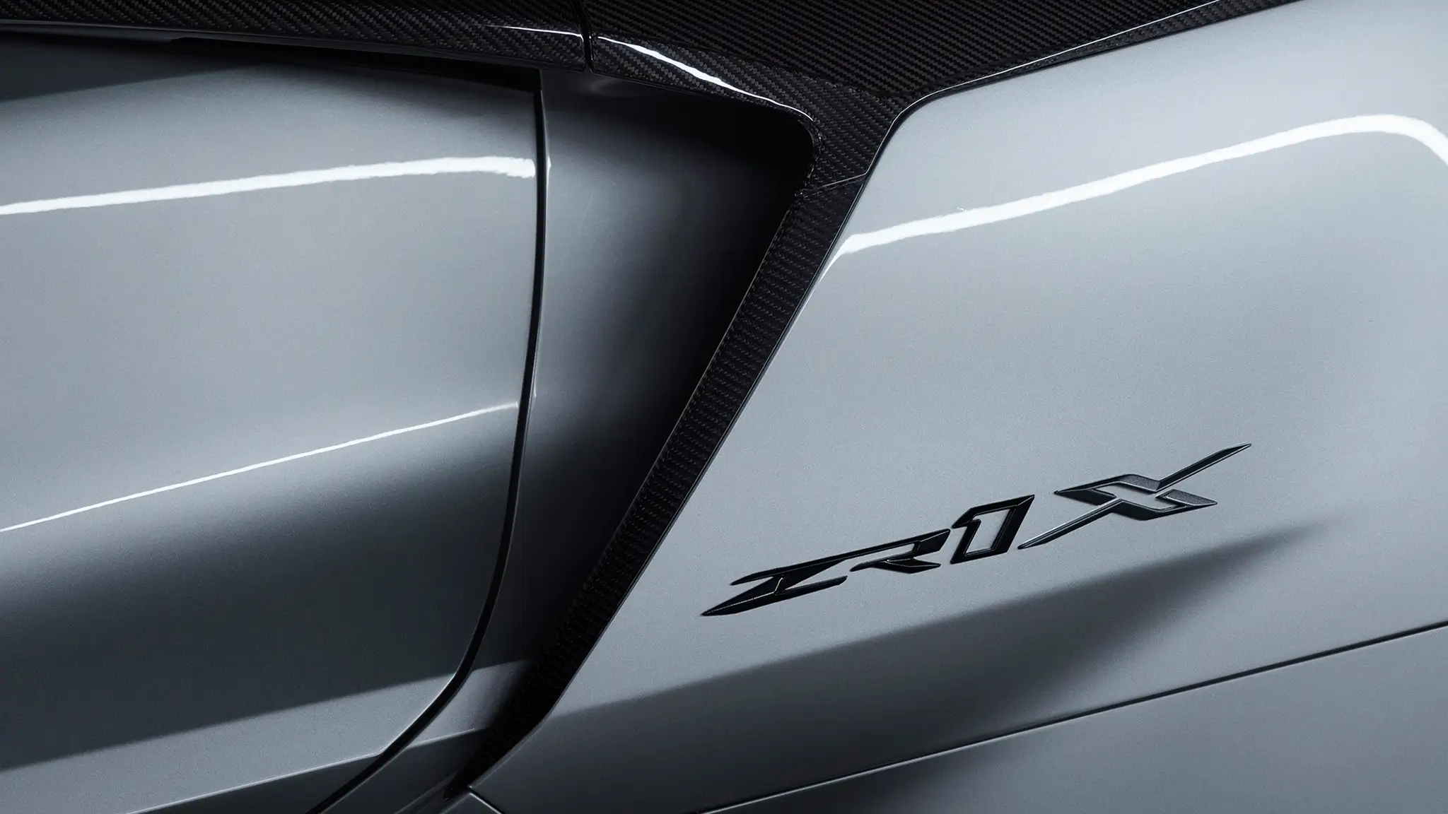 Chevrolet Corvette ZR1X - logótipo da versão