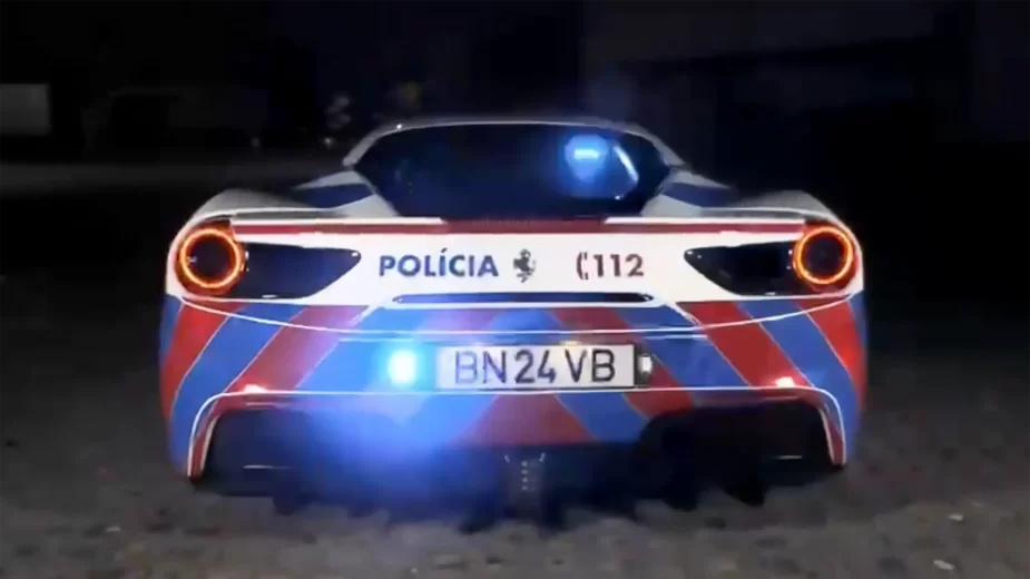 Ferrari da polícia - traseira