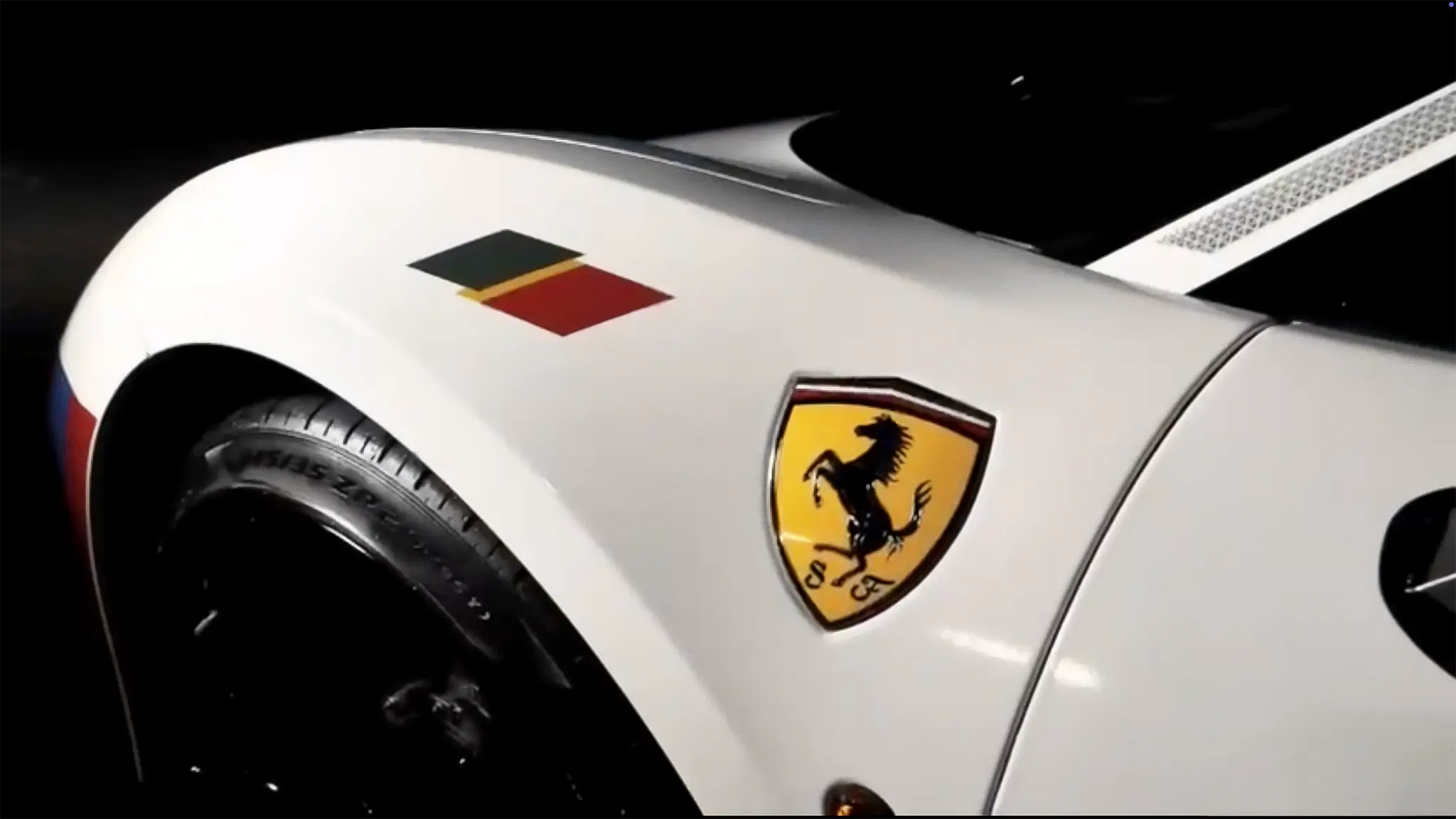 Ferrari da polícia - detalhe da lateral