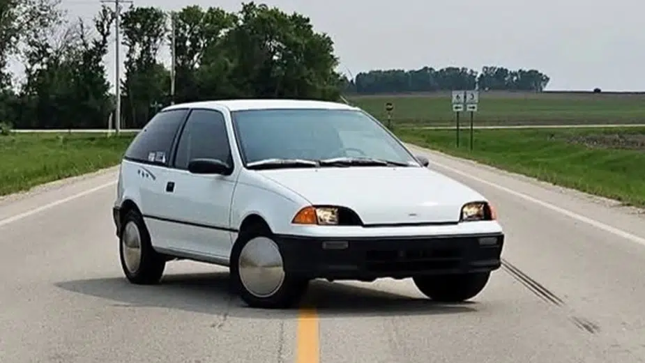 Geo Metro, frente 3/4
