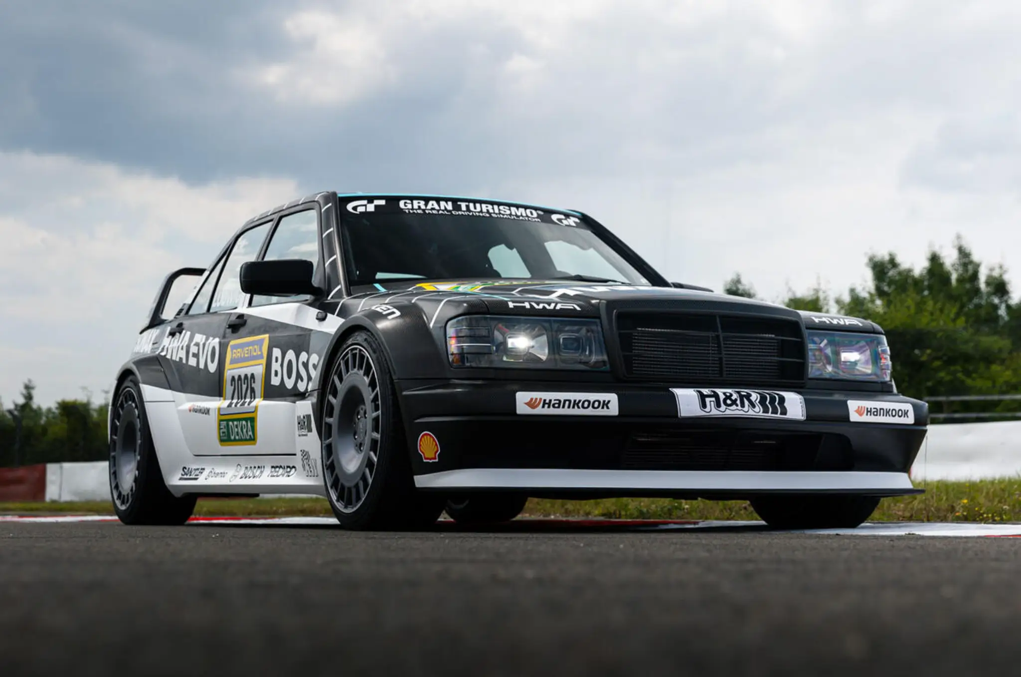 Frente 3/4 do Evo