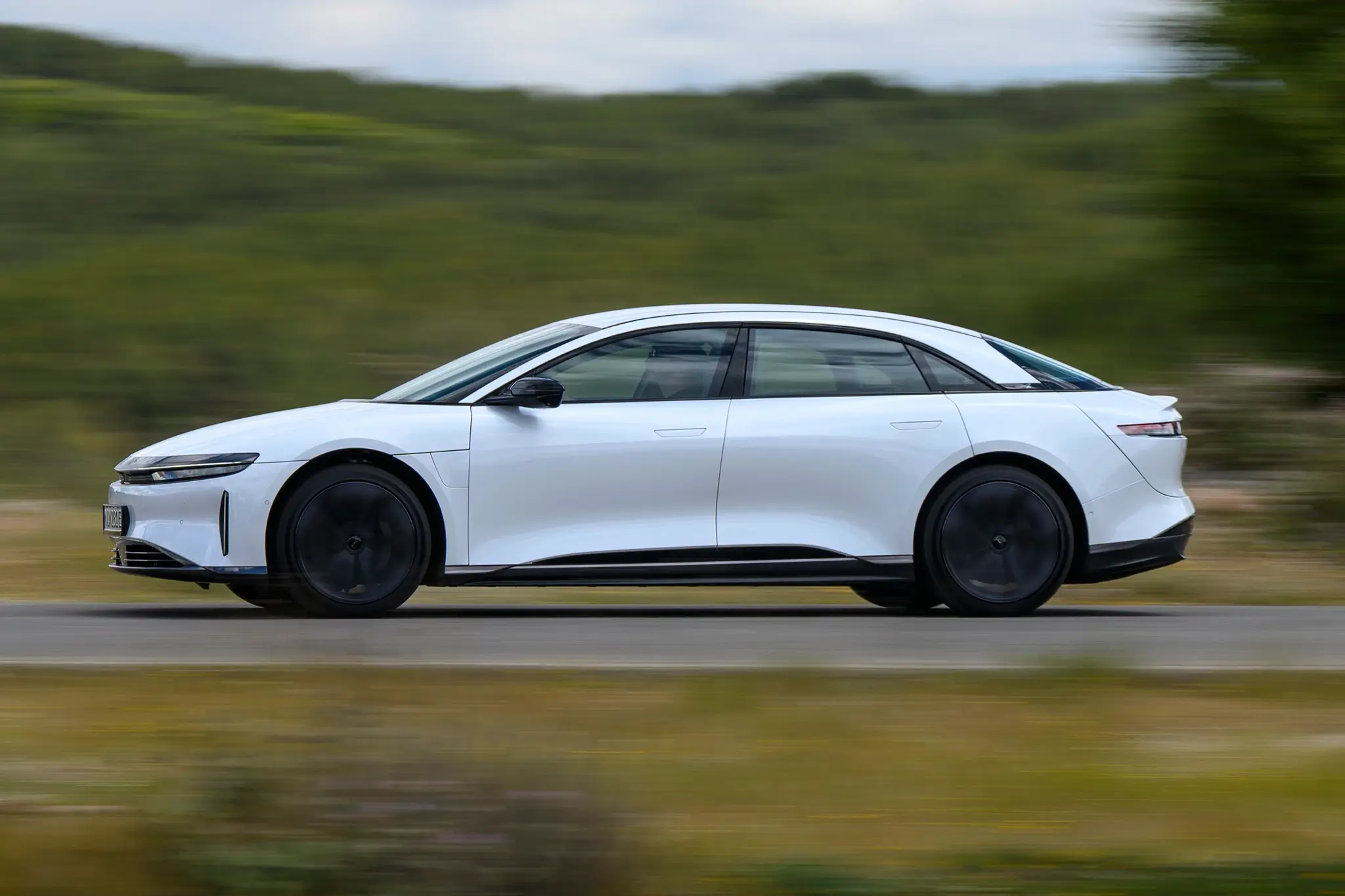 Lucid Air Pure - vista lateral