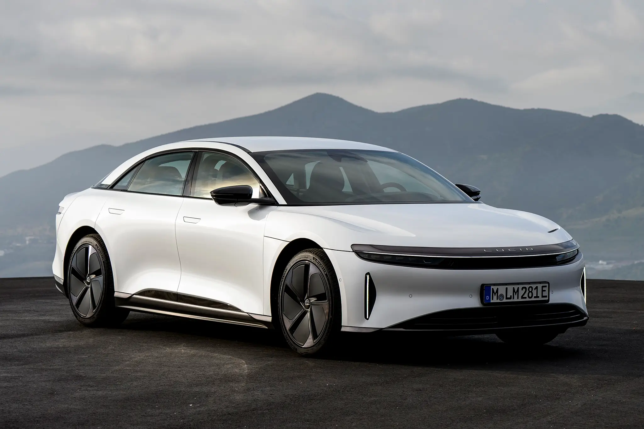 Lucid Air Pure - 3/4 de frente