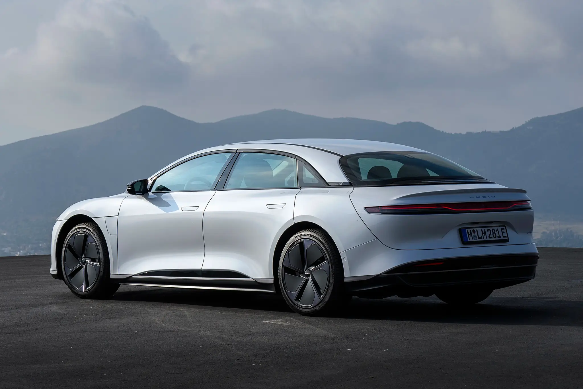 Lucid Air Pure - 3/4 de traseira