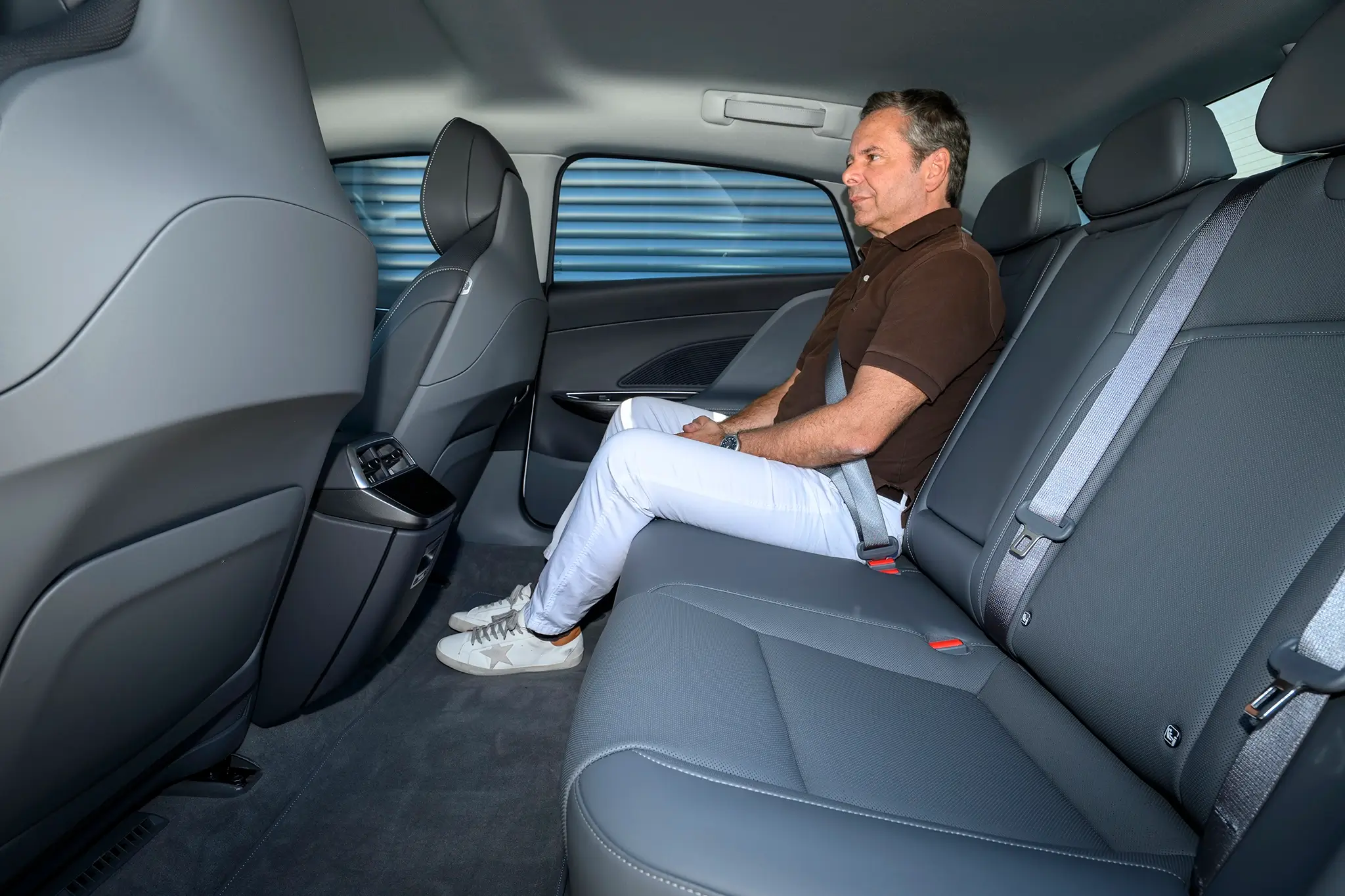 Lucid Air Pure - assentos traseiros
