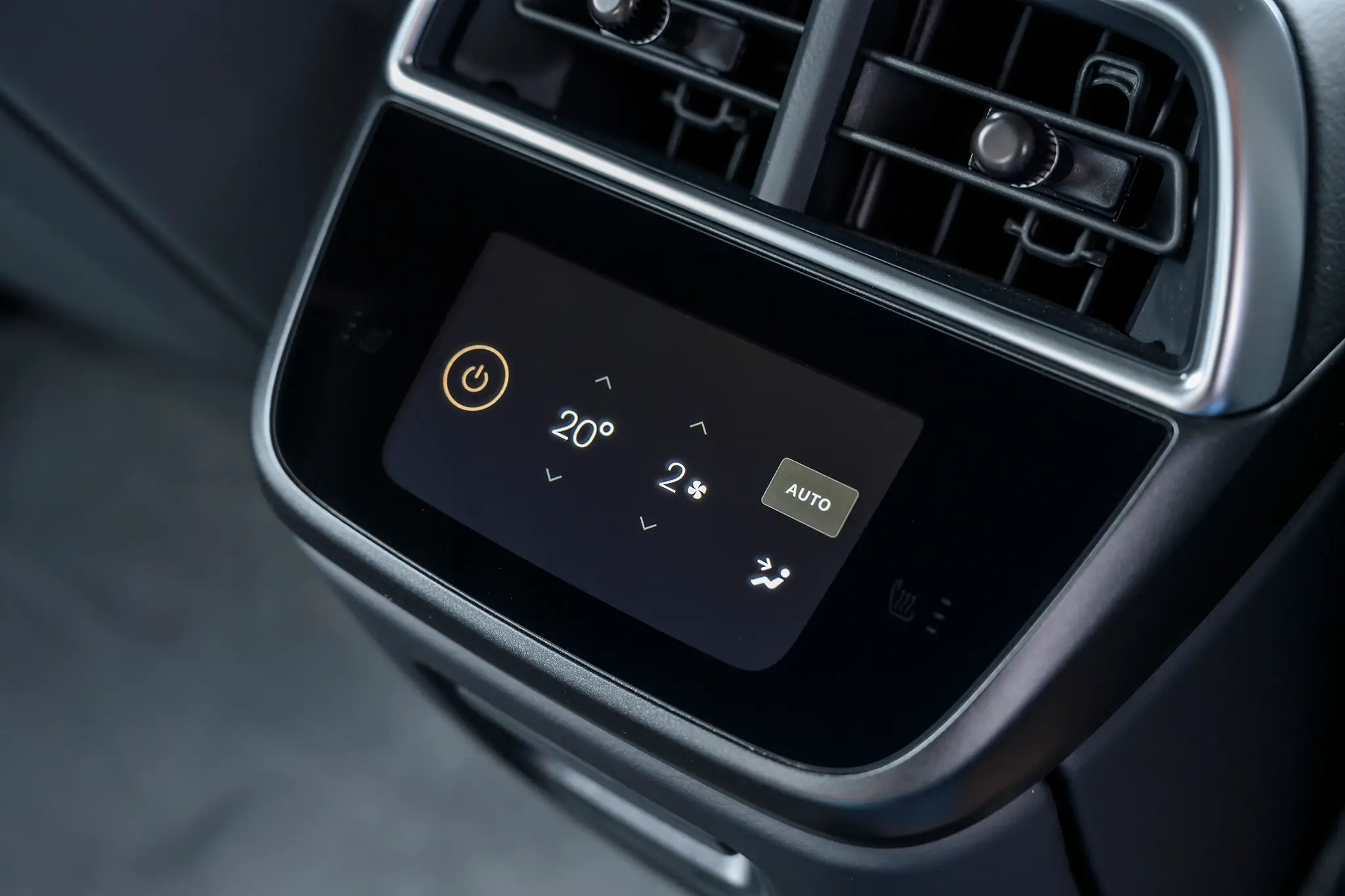 Lucid Air Pure - consola central traseira