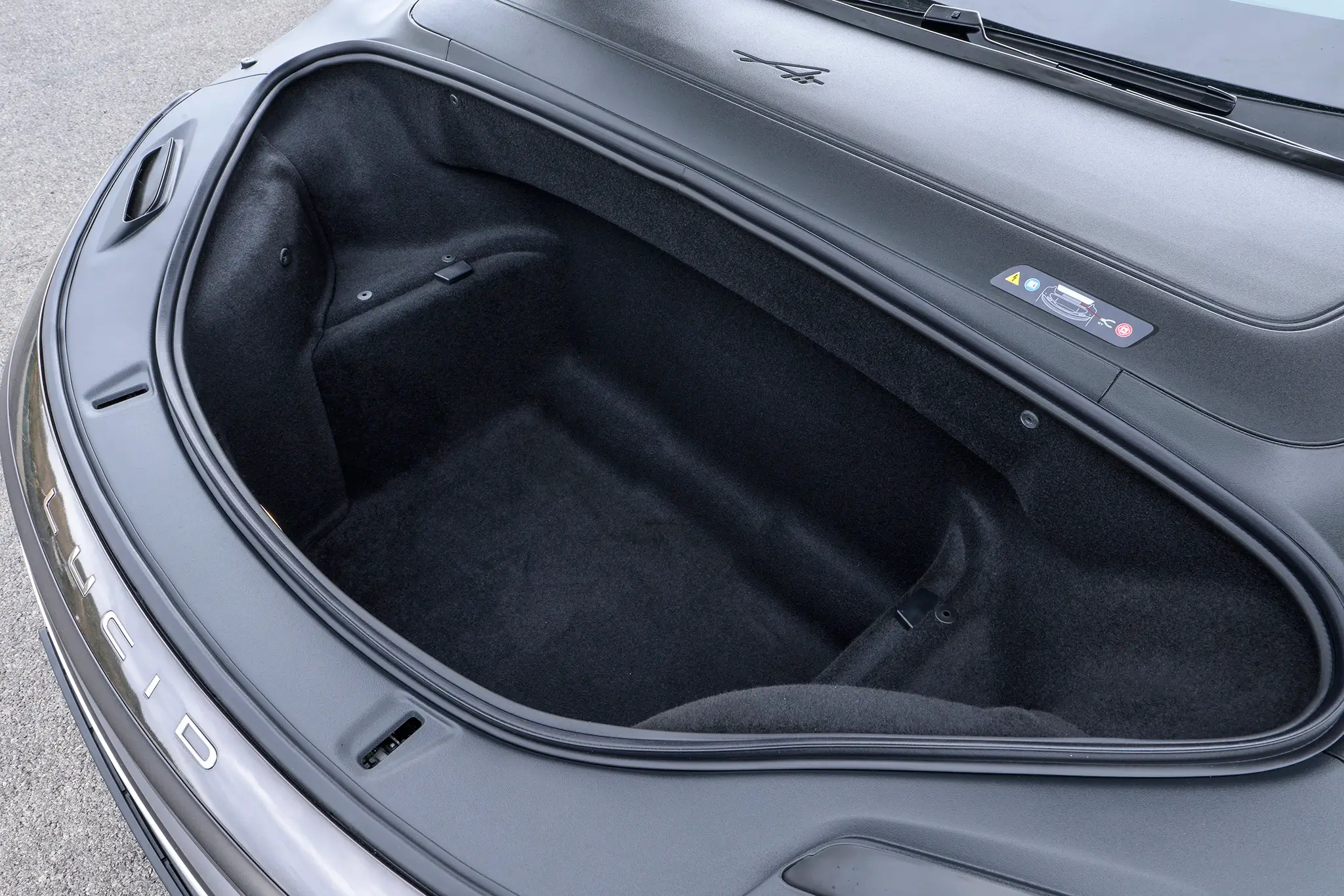 Lucid Air Pure - porta-bagagens dianteiro