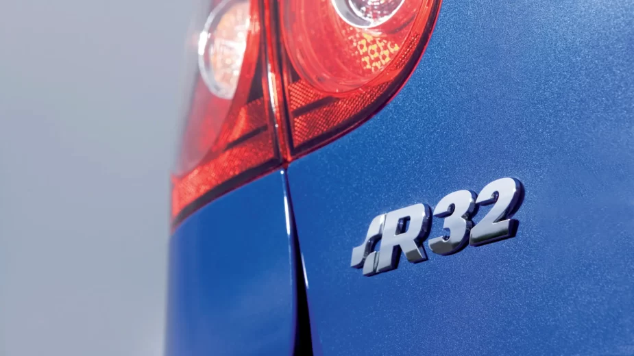 emblema R32