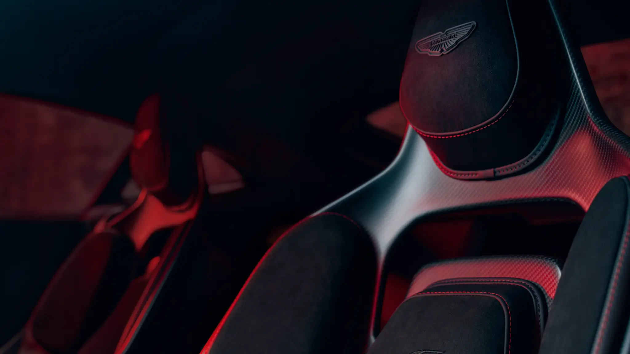 Aston Martin Vantage S interior