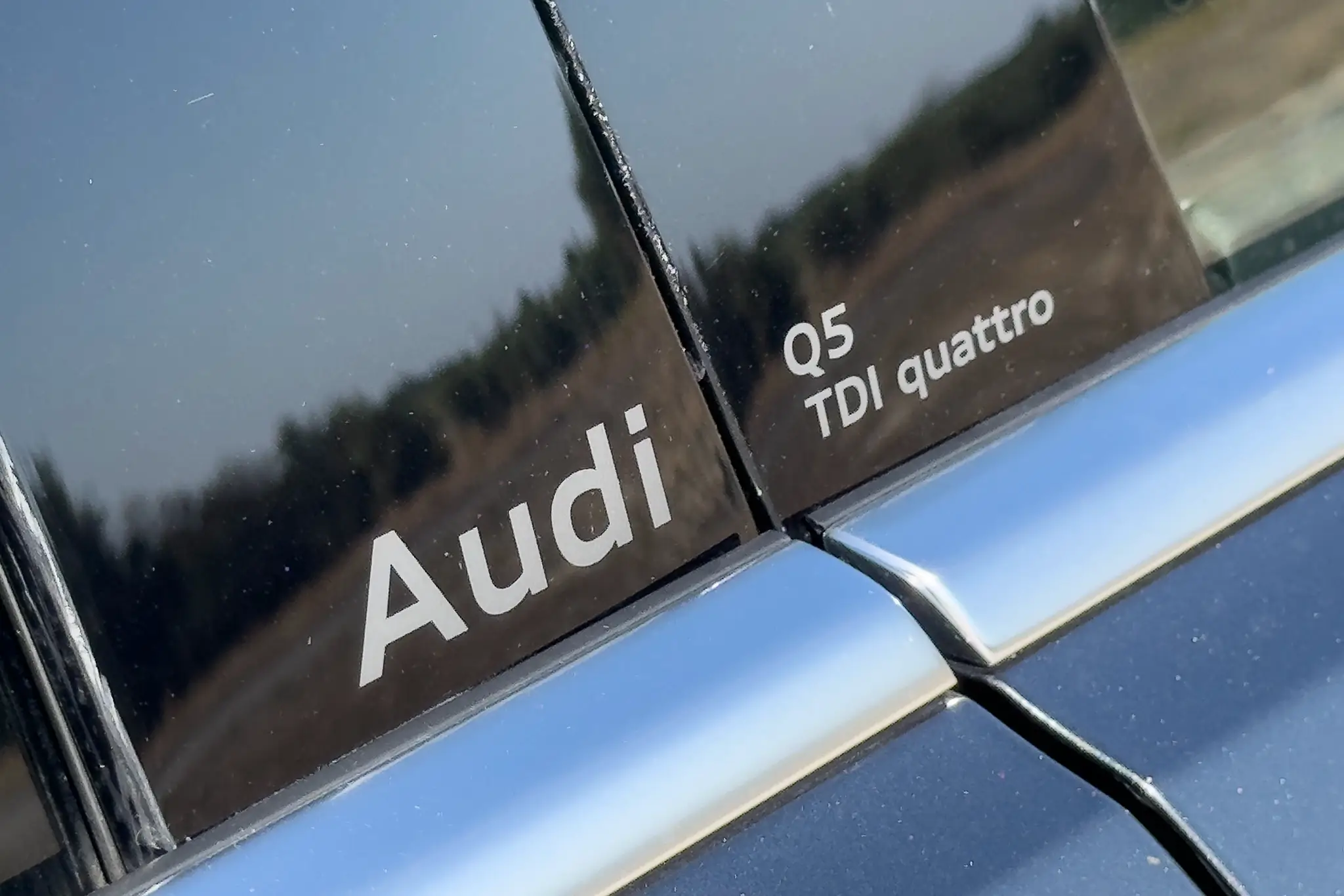 Audi Q5 2.0 TDI quattro - designação na lateral
