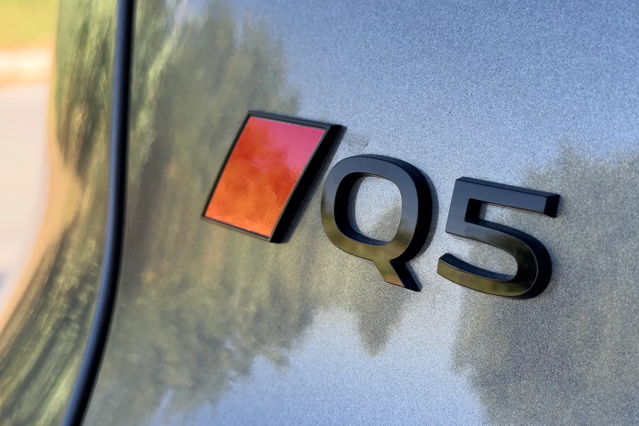 Audi Q5 2.0 TDI quattro - logótipo Q5
