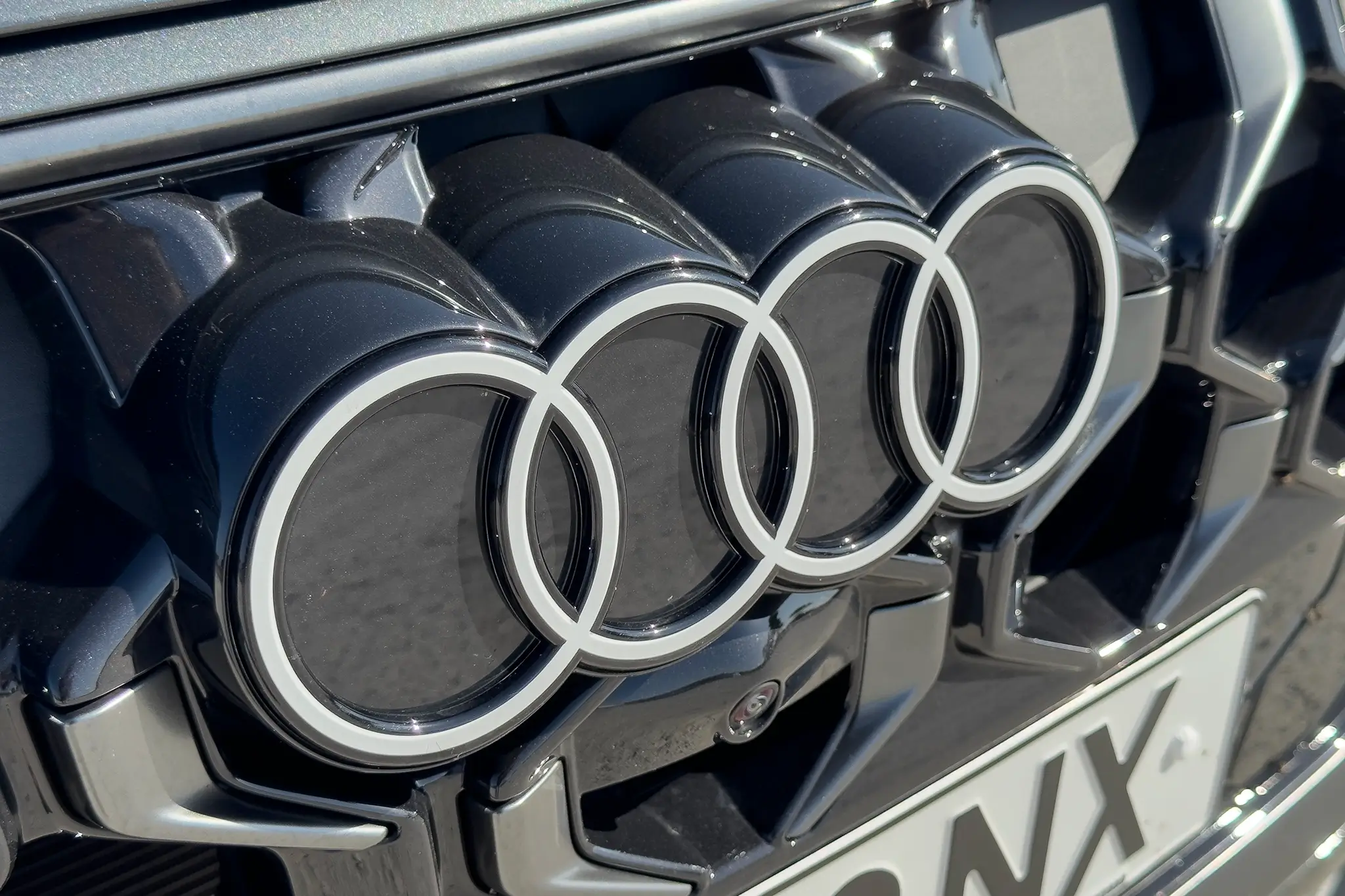 Audi Q5 2.0 TDI quattro - logótipo da Audi