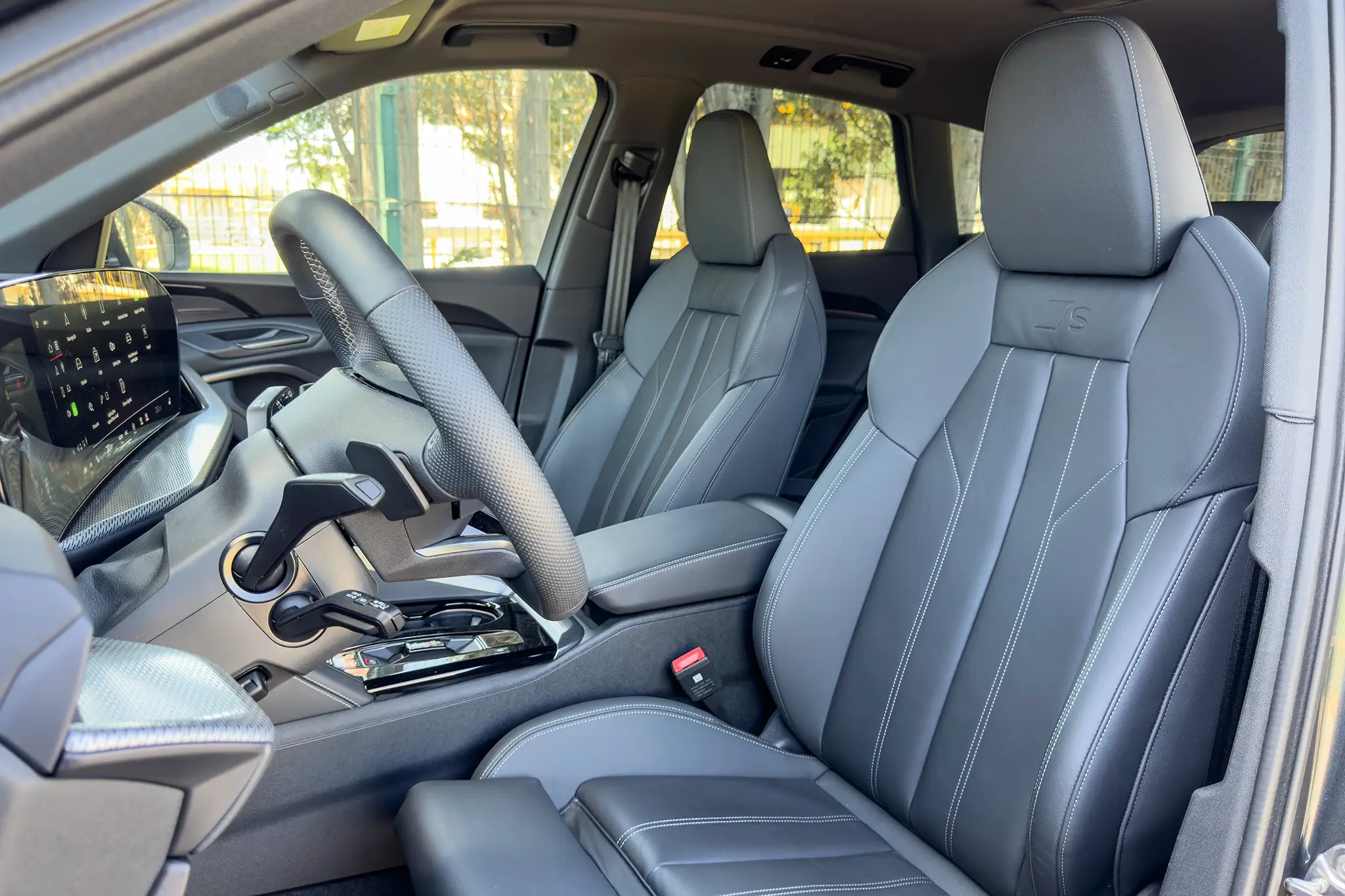 Audi Q5 2.0 TDI quattro - assentos dianteiros