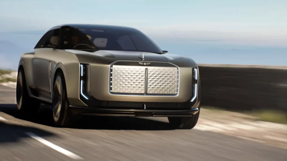 Bentley EXP 15 na estrada, frente