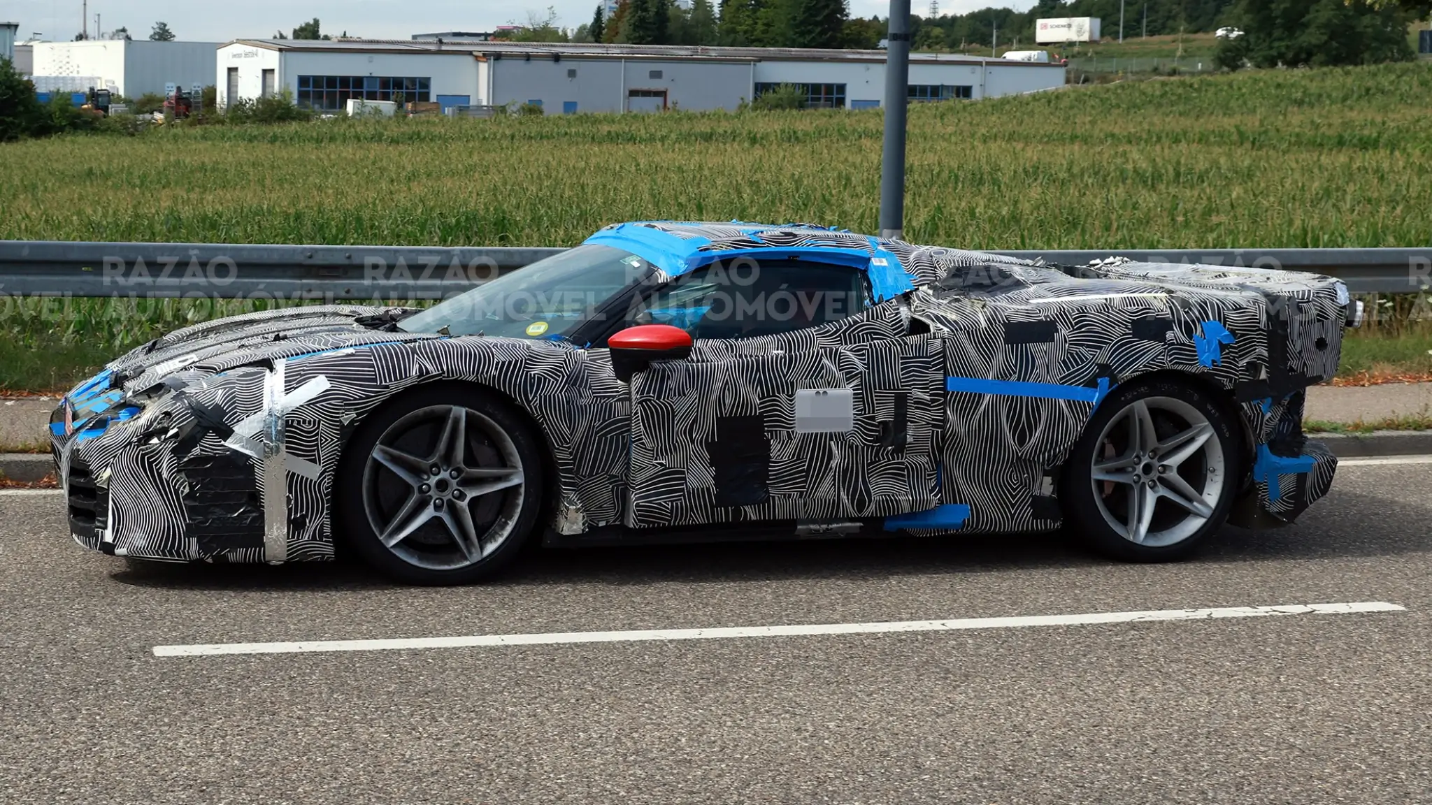foto-espia do Ferrari F173, sucessor do SF90