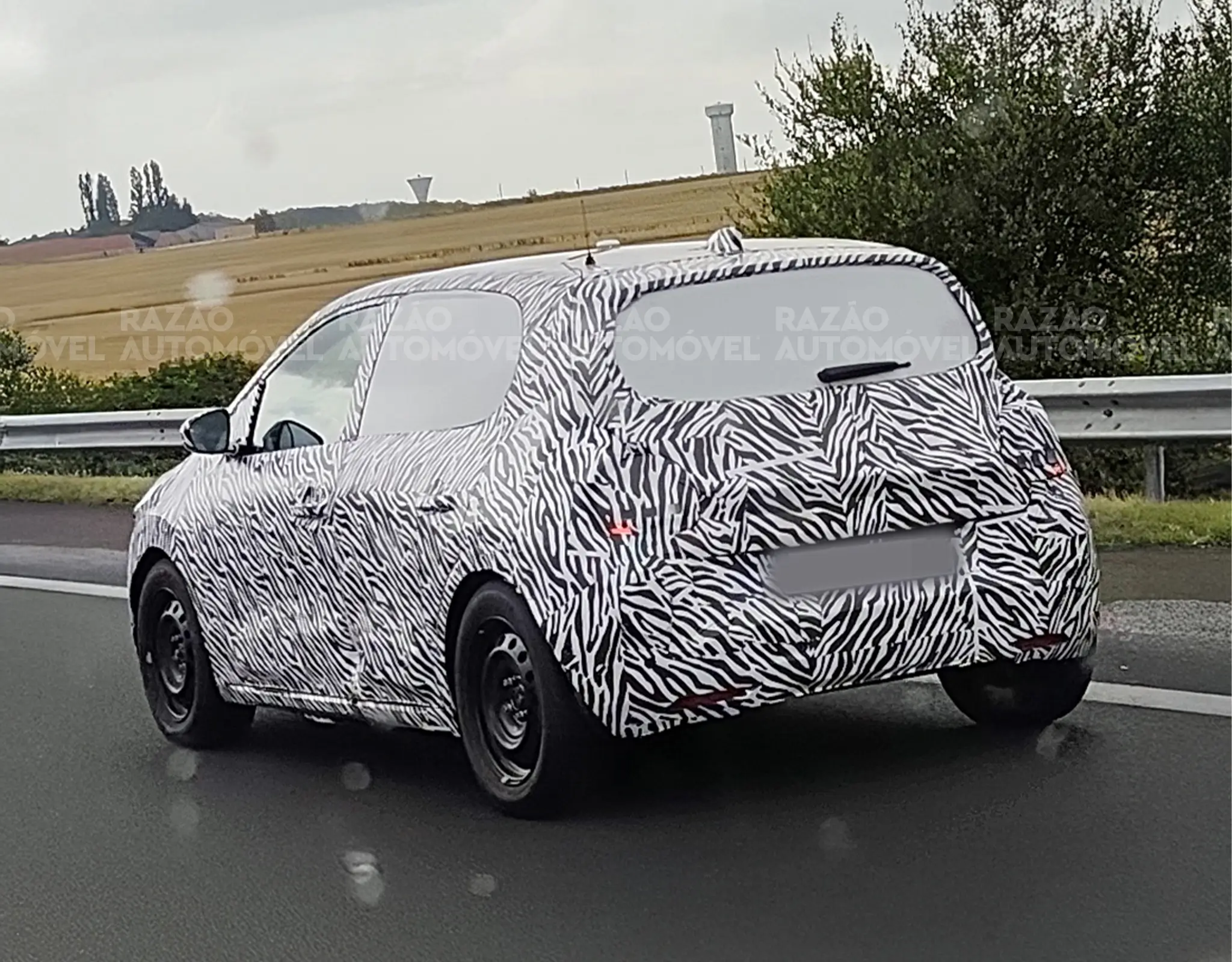 foto-espia Renault Twingo, traseira 3/4