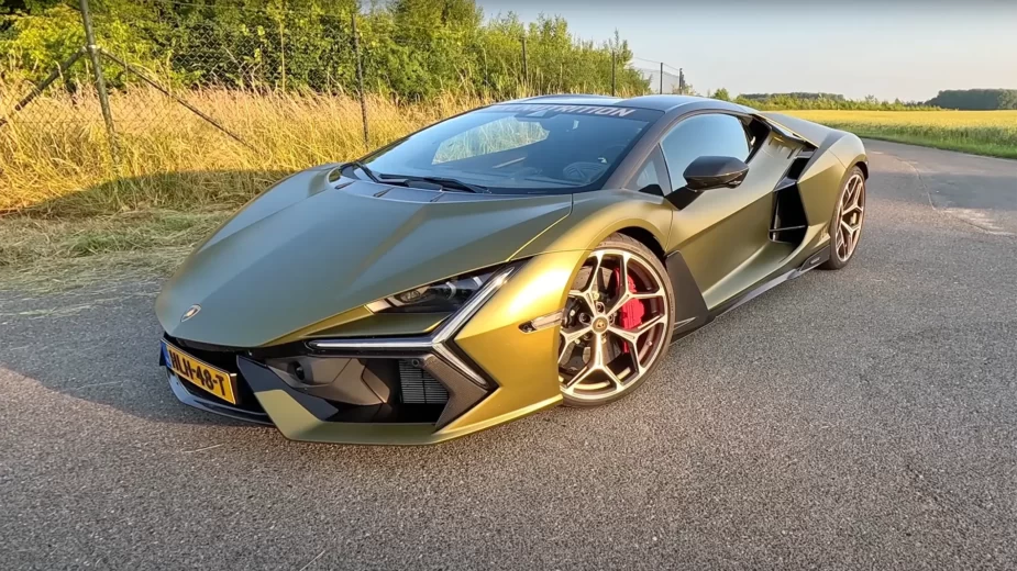 Lamborghini Revuelto - exterior