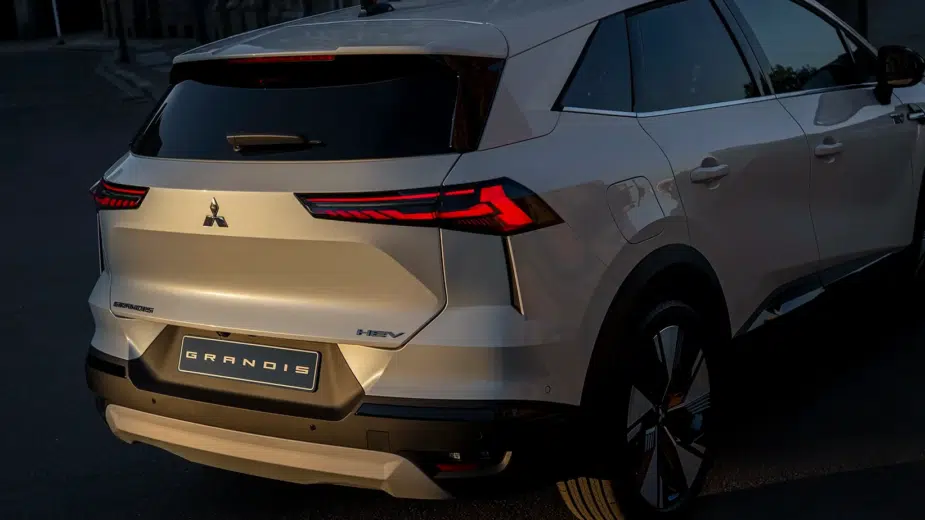 Todos os detalhes do novo Mitsubishi Grandis que regressa em 2026