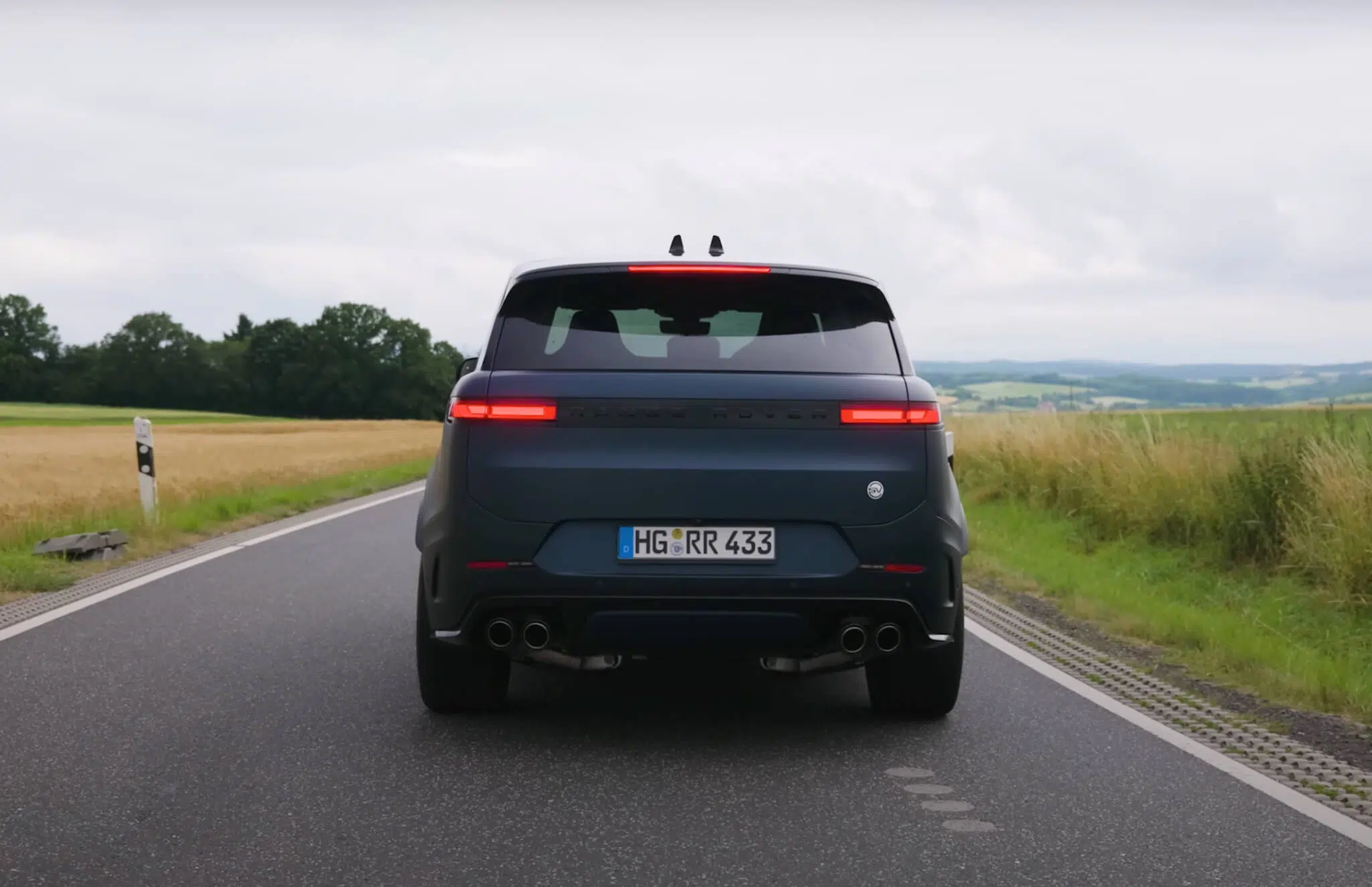Range Rover Sport SV traseira