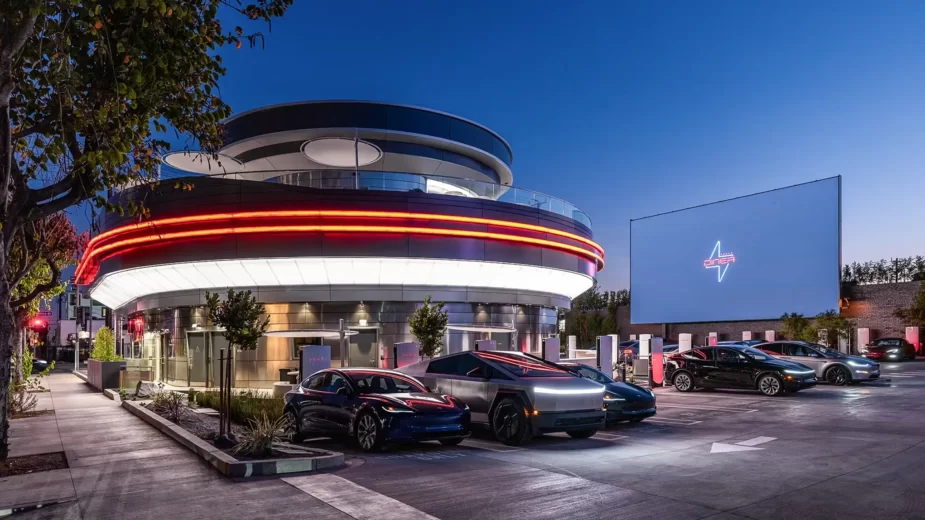 Tesla Diner & Drive-in - entrada