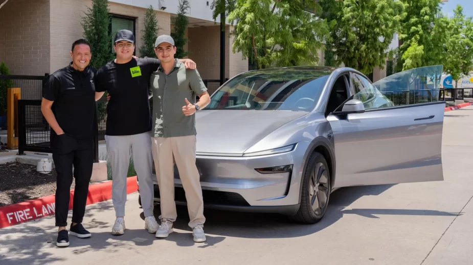 Entrega autónoma do Tesla Model Y