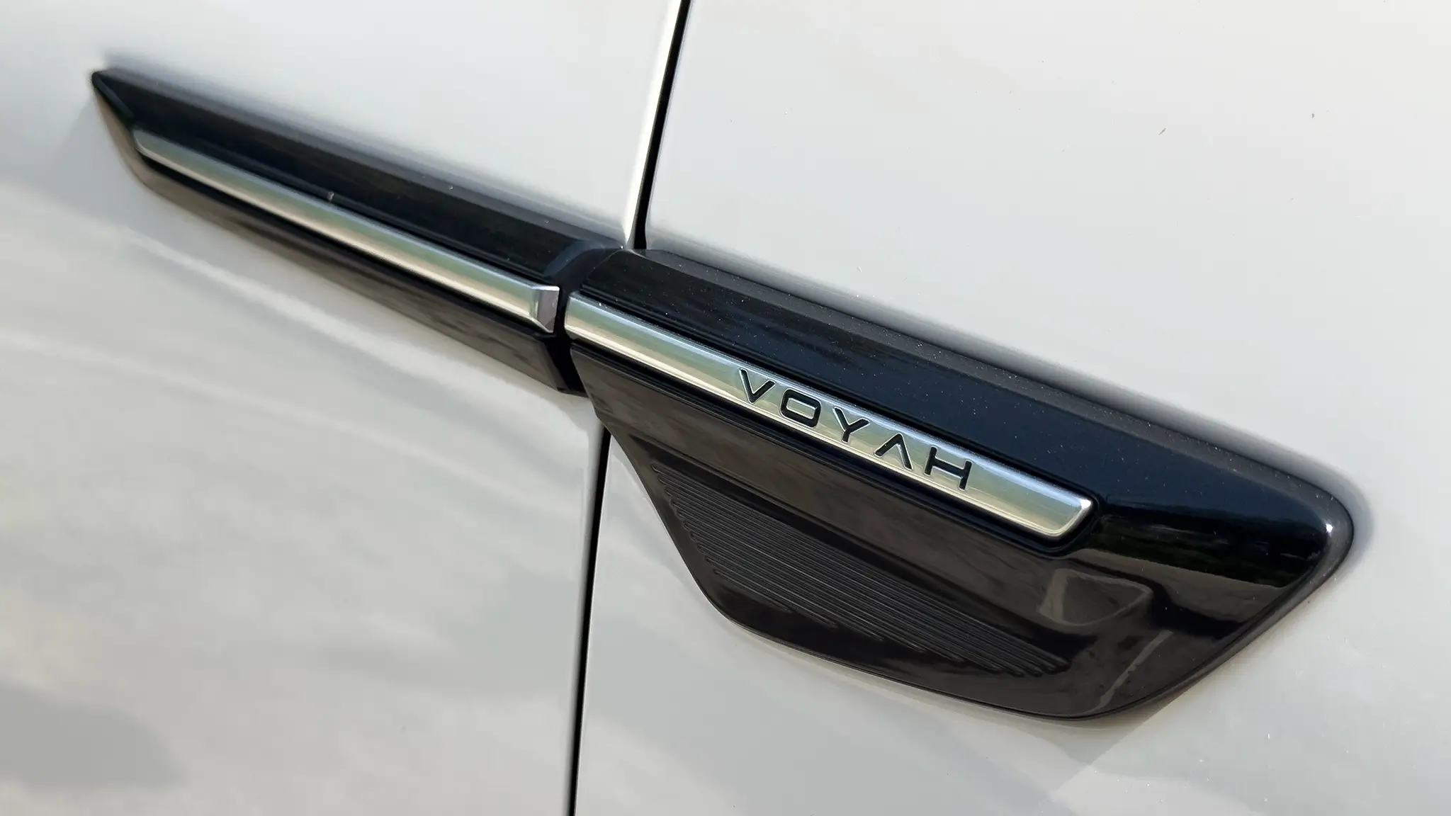 Voyah Courage - friso lateral