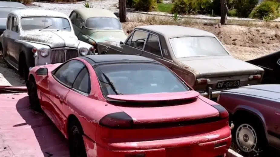carros abandonados barn find