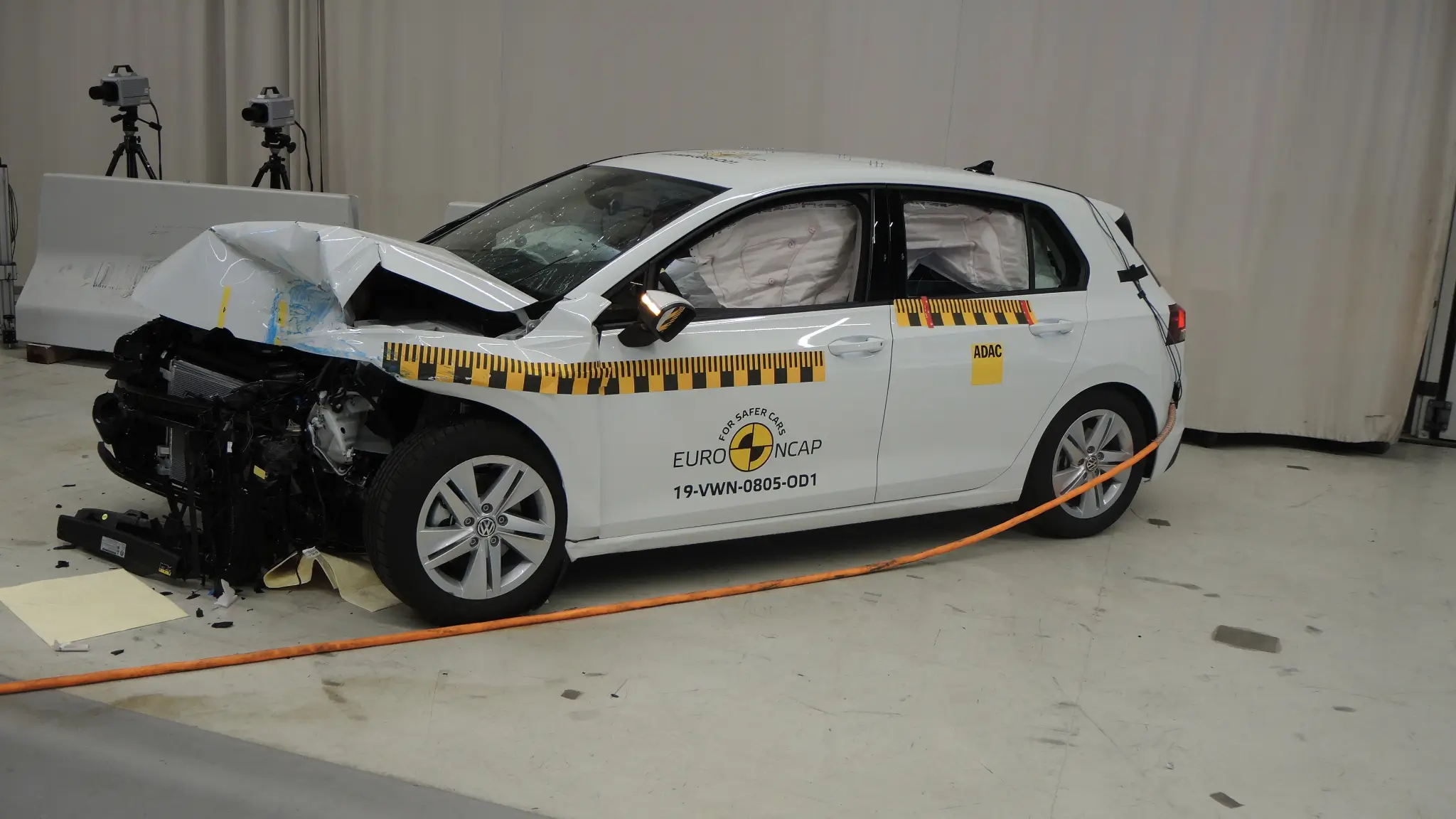 teste de colisão frontal Volskwagen Golf Mk8