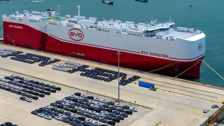 Navio Ro-Ro atracado