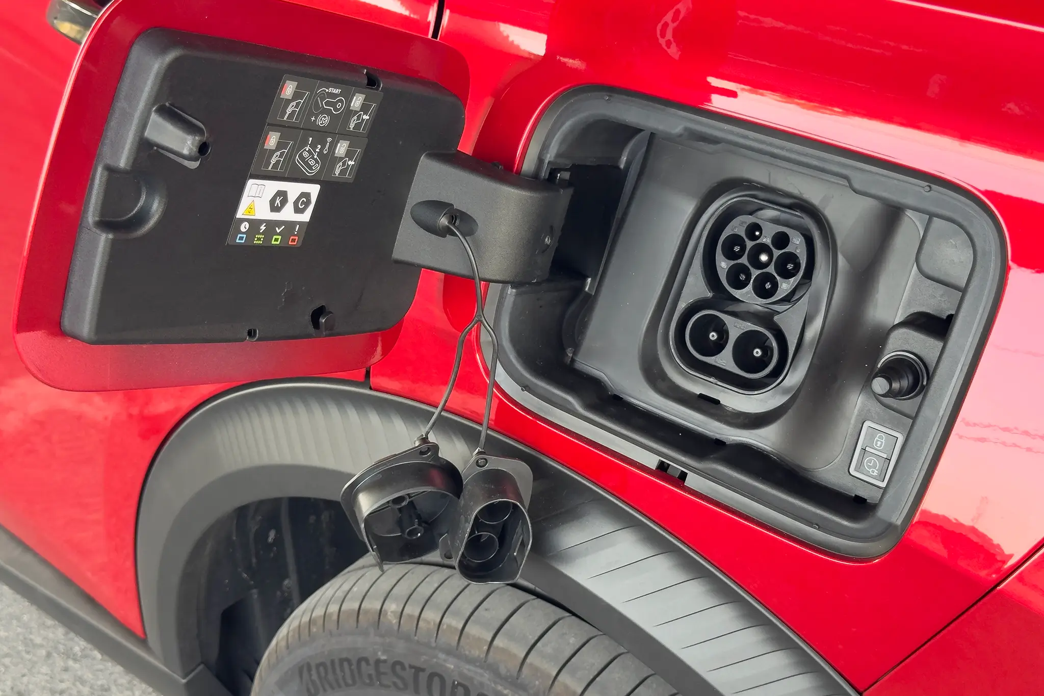 Citroën ë-C3 Aircross - tomada de carregamento