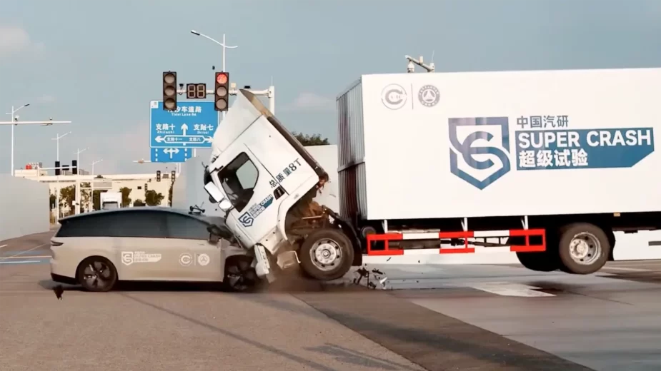 Crash Test - Li Auto i8 - colisão frontal