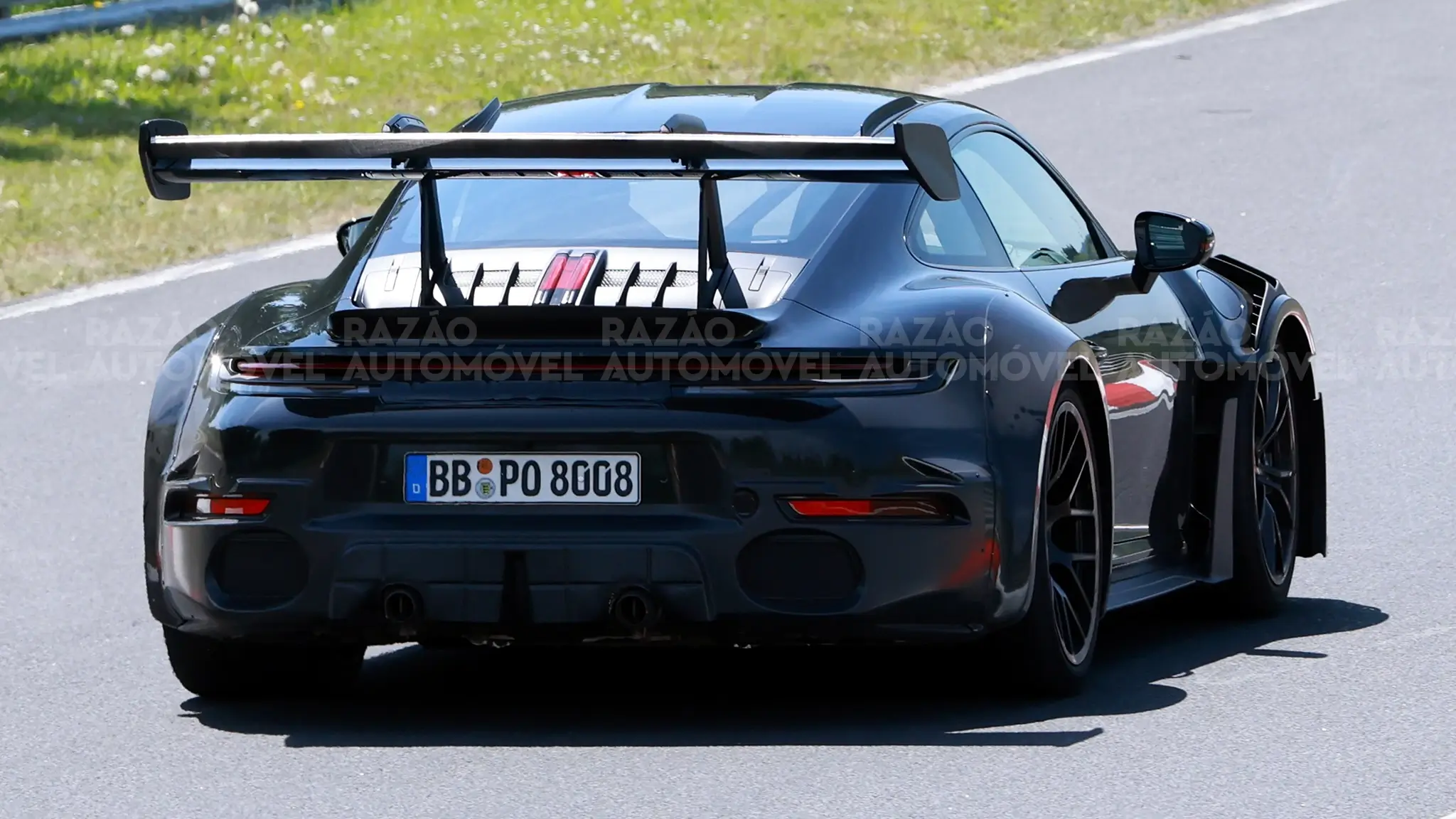 foto-espia Porsche 911 GT2 RS no Nürburgring, traseira