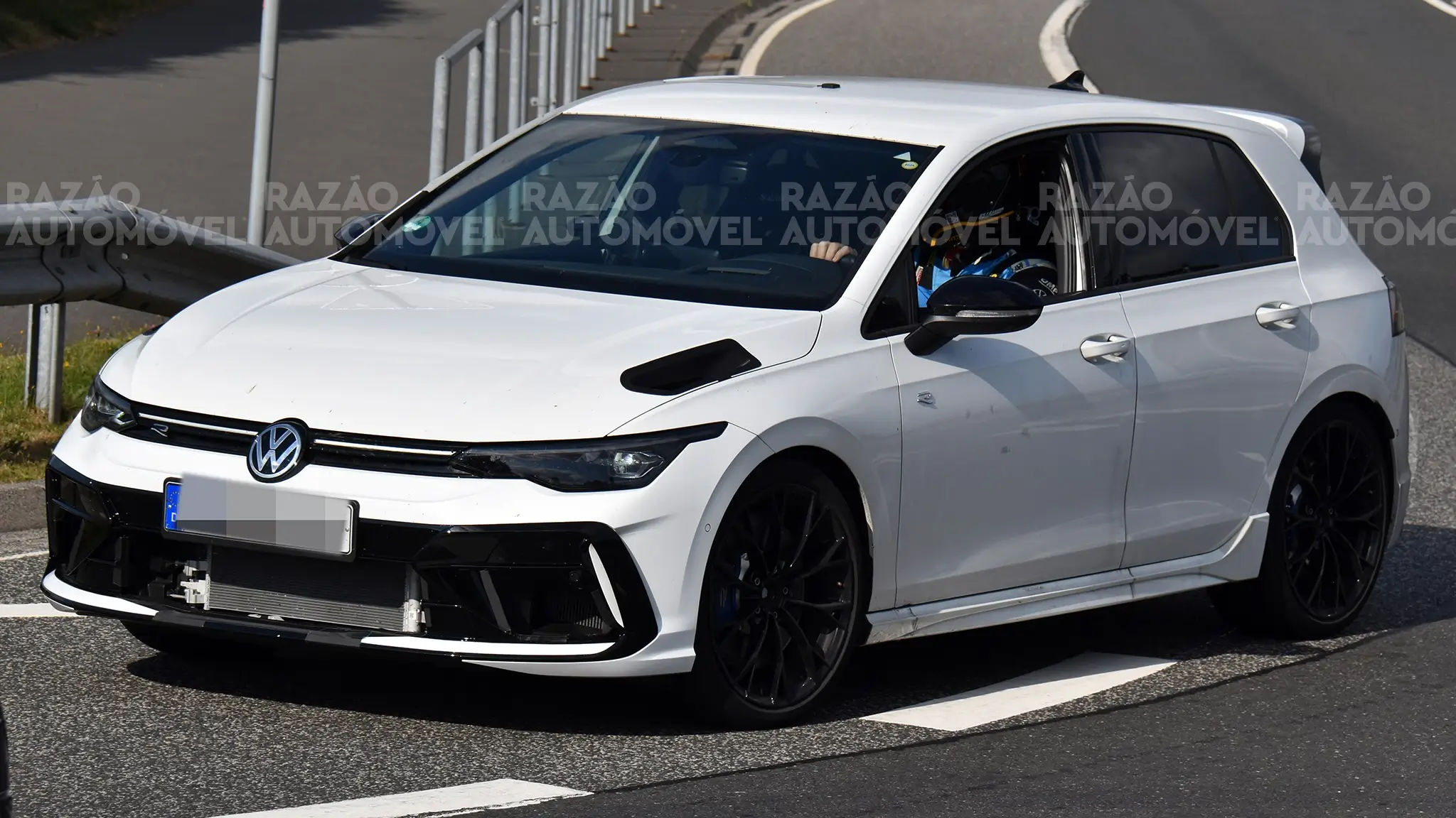 foto-espia do Volkswagen Golf R