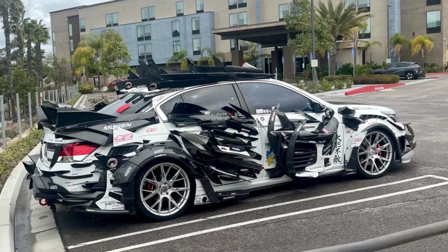 Honda com diversas asas