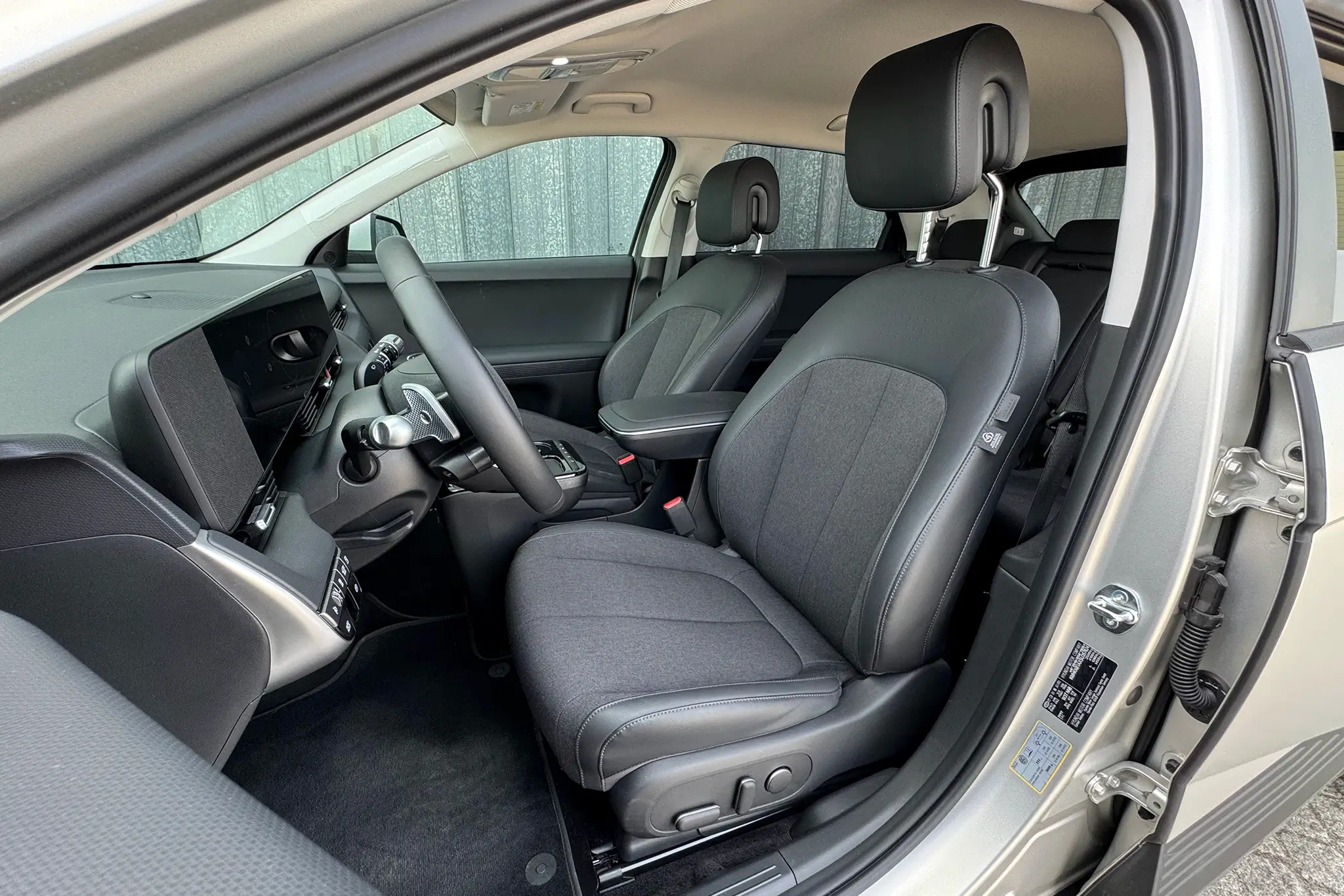 Hyundai IONIQ 5 Premium Plus - assentos dianteiros