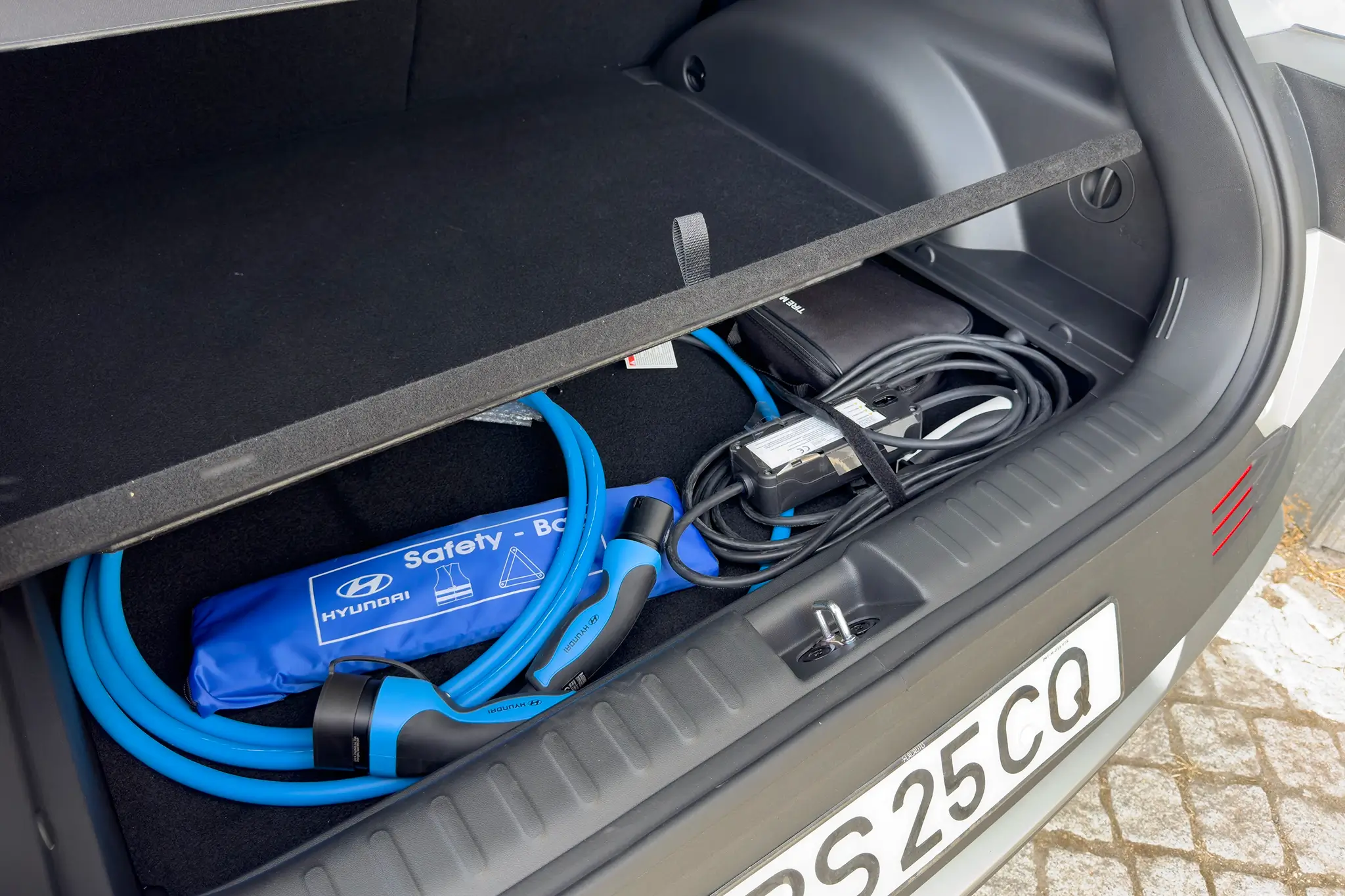 Hyundai IONIQ 5 Premium Plus - compartimento sob o piso da bagageira