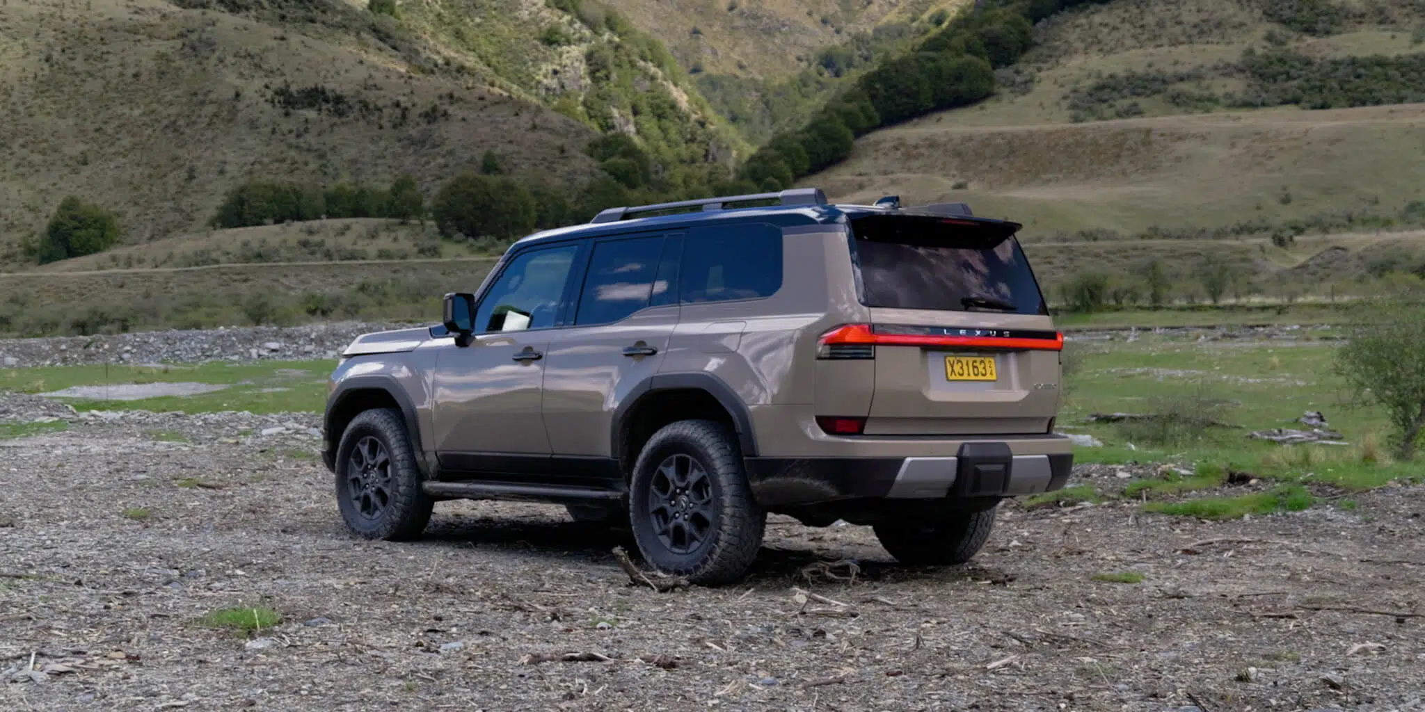 Lexus GX traseira 3/4