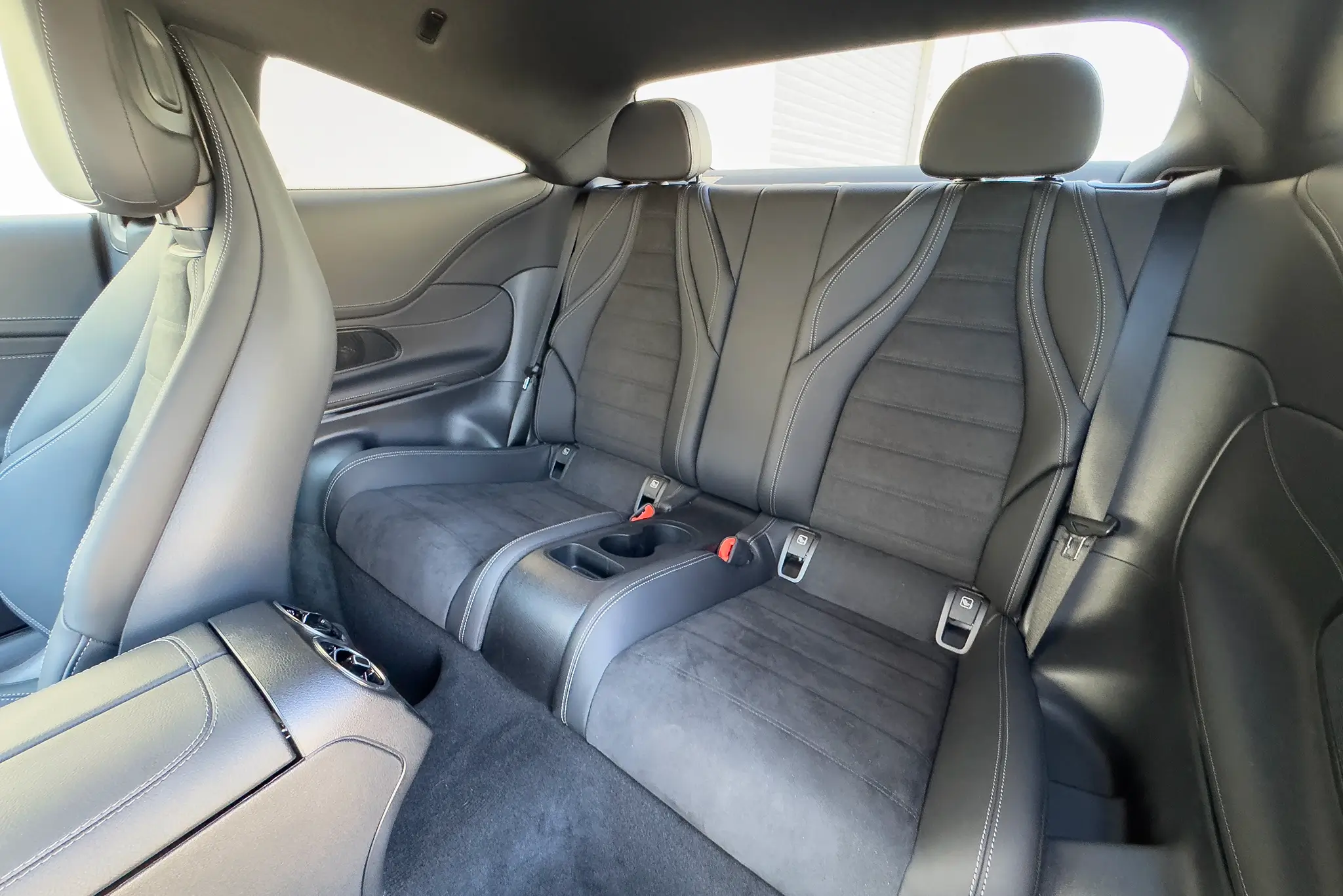 Mercedes-Benz CLE 300e Coupé - assentos traseiros