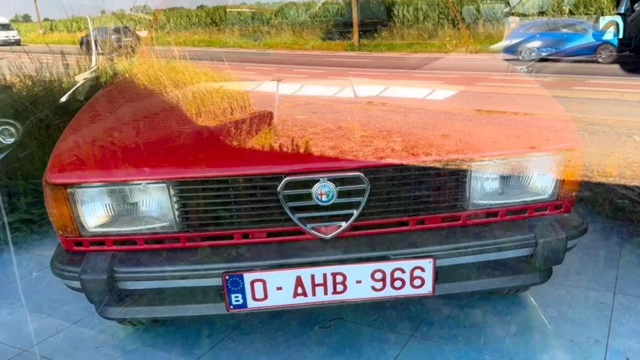 Stand Alfa Romeo abandonado