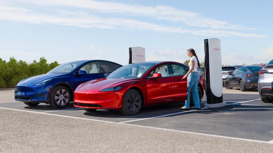 Tesla Supercharger V4