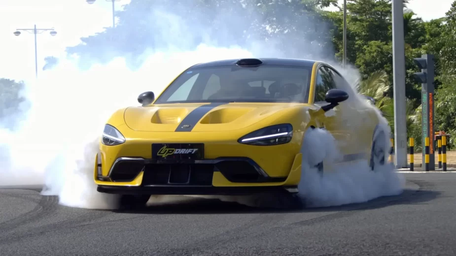 Xiaomi SU7 Ultra em Qionghai Drift - frente