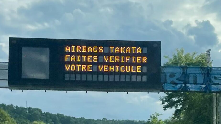 painel eletrónico informativo sobre airbags takata