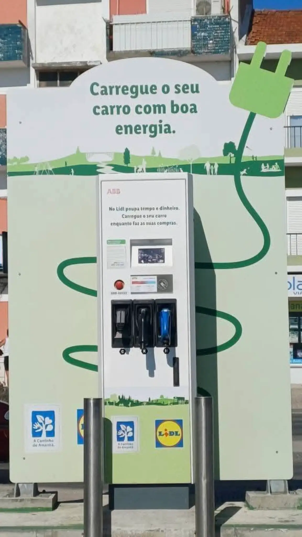 Cabos elétricos furtados estação de carregamento