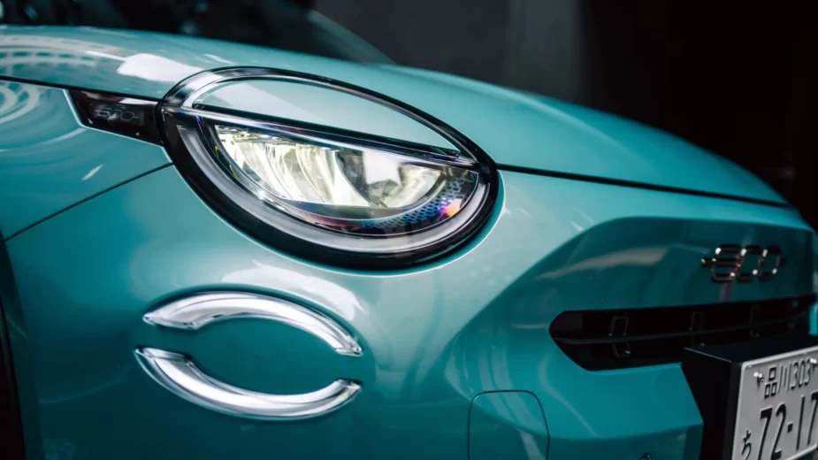 detalhe farol fiat 600
