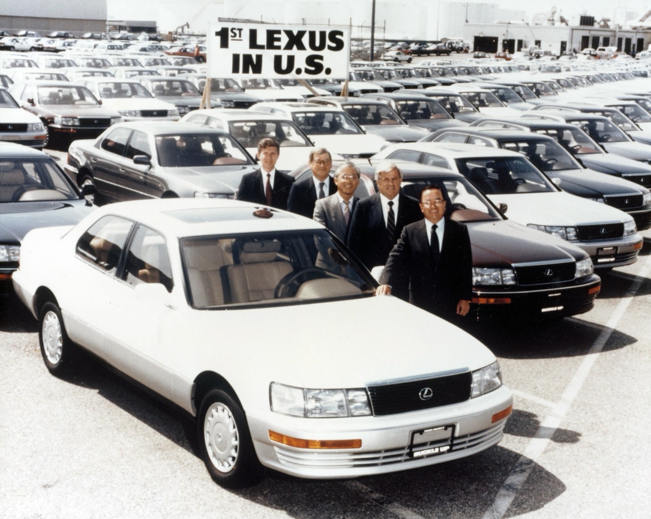 primeiro lexus toyota