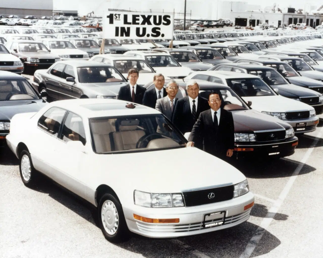 primeiro lexus toyota
