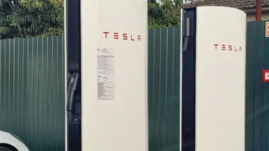 tesla supercharger furto carregadores (1)
